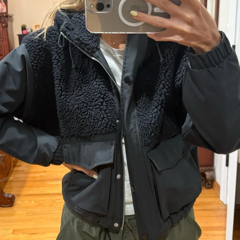 Abercrombie & Fitch cropped black jacket - Picture 3 of 5